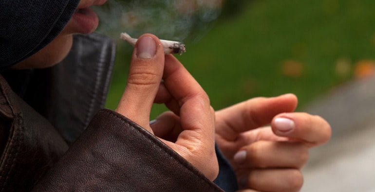 مصرف مواد مخدر در نوجوانان